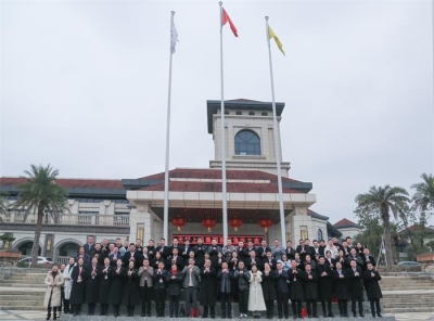 舉杯共飲祝福酒 揚(yáng)鞭策馬新征程  天朝上品集團(tuán)元年年會(huì)側(cè)記